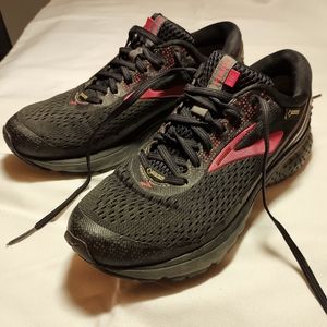 Brooks Goretex running shoes 9.5